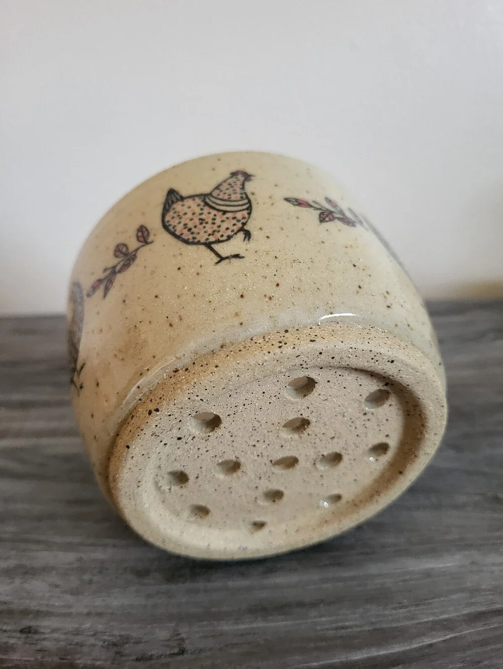 Chicken Stoneware Pottery Berry Bowl Collander